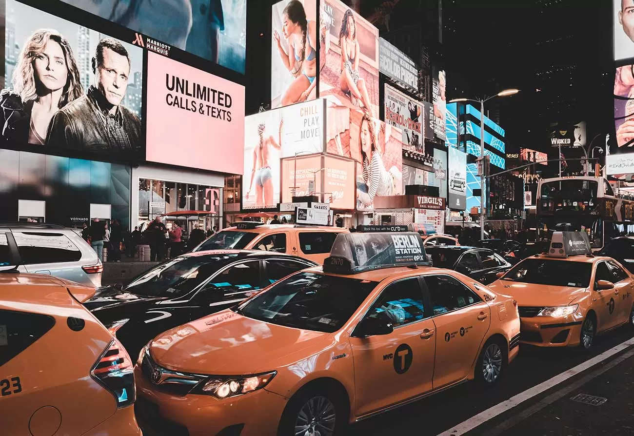 Những mẫu áo dài lụa phù hợp đón Tết